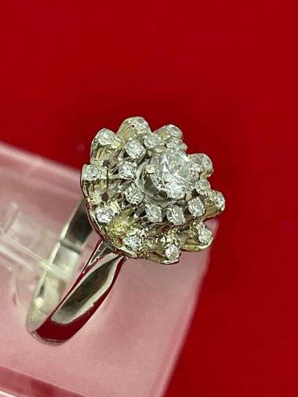 CERTIFIED 18K WHITE GOLD AND DIAMOND RING