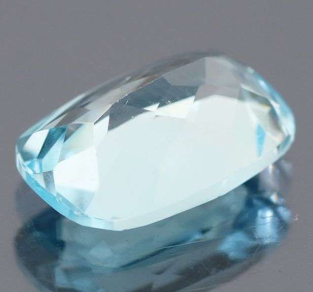 Bright! 4.89ct sky blue Topaz