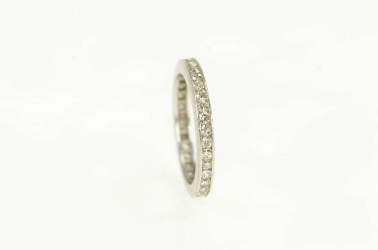 Platinum 0.75 Ctw Diamond Eternity Wedding Band Ring