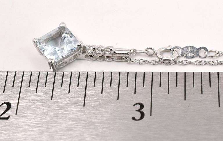 Excellent 14K White Gold Aquamarine and Diamond Pendant Necklace