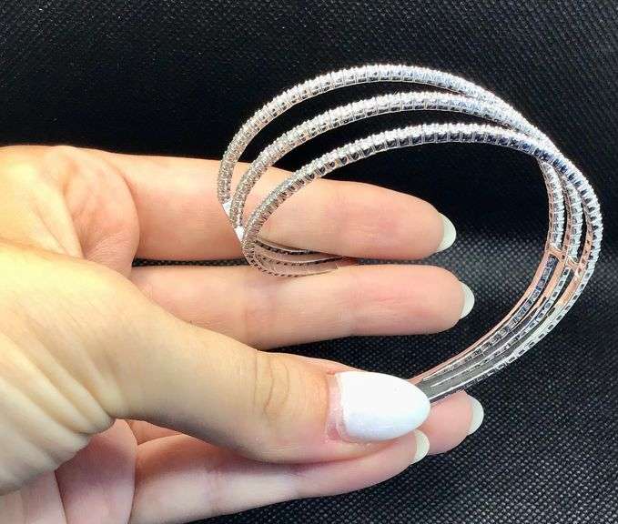 STUNNING AND STYLISH 14K WHITE GOLD TRIPLE ROW DIAMOND BRACELET