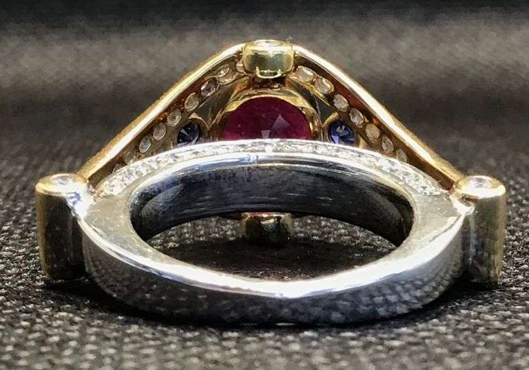 VINTAGE AND ART DECO 18K TWO TONE GOLD RUBY, SAPPHIRE AND DIAMOND RING