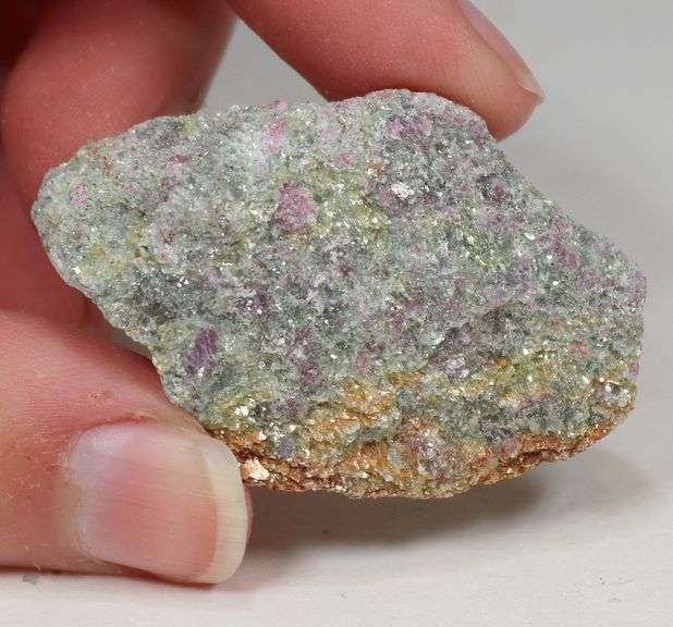 Glittering 138.05ct rough Ruby and Sapphire