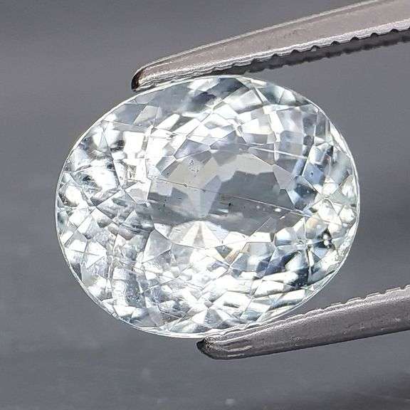 High fire! 2.14ct oval cut white Beryl