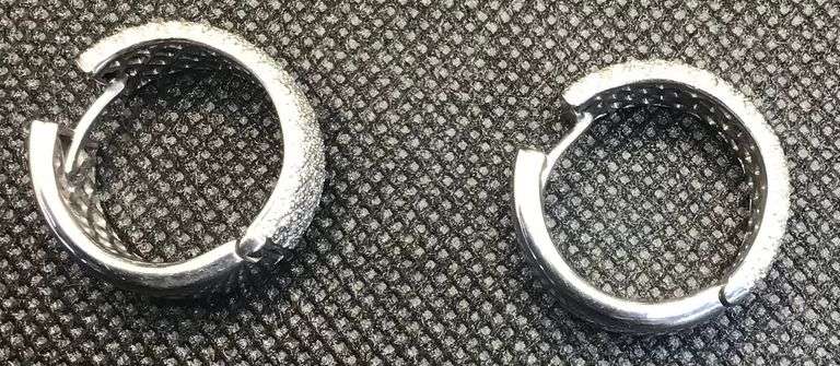 GORGEOUS AND ELEGANT 18K WHITE GOLD DIAMOND HOOP EARRINGS