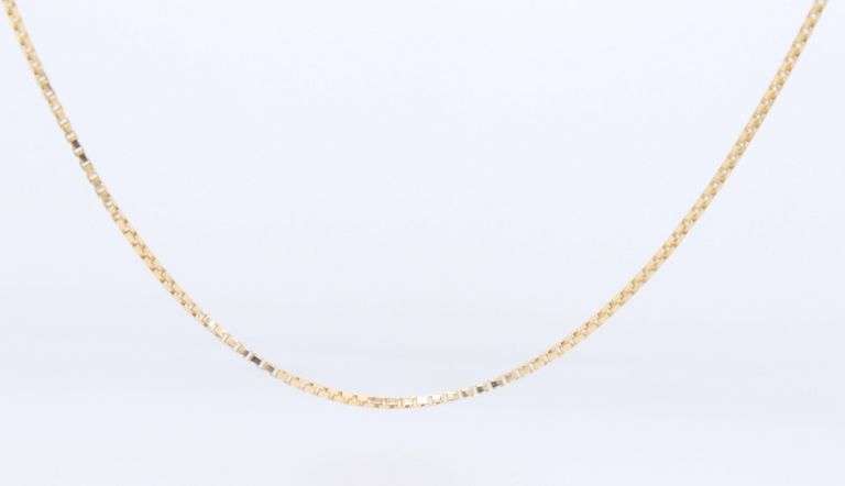 Simple Yellow Gold Box Link Chain Necklace
