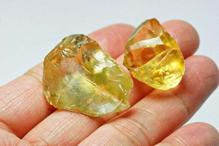Eye catching 69.40ct uncut golden Citrine pair