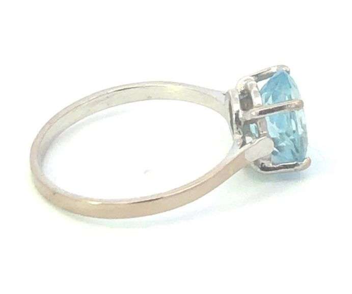 18K White Gold Vintage Oval Blue Topaz Solitaire Statement Ring