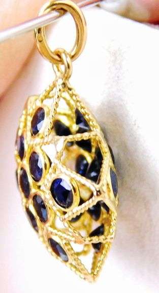 Sparkly 14K Blue Sapphire Puffy Star Pendant
