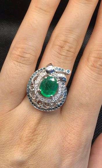 ANTIQUE STYLE 14K WHITE GOLD EMERALD AND DIAMOND COCKTAIL RING