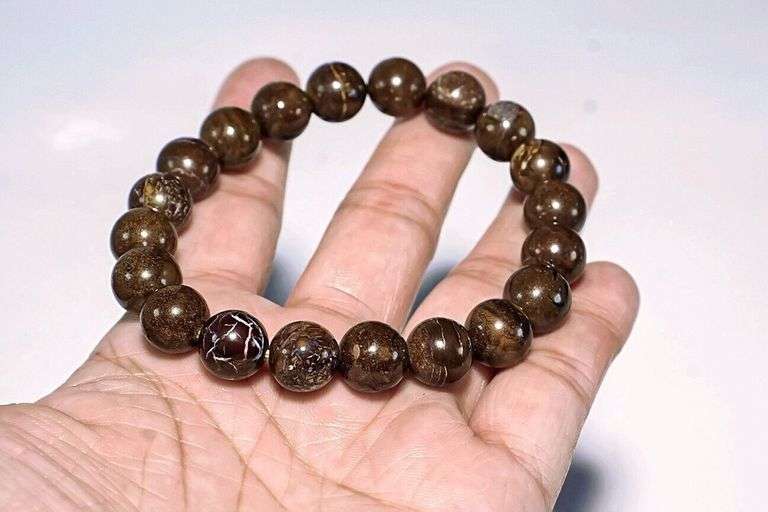 Fashionable 140ct Koroit Boulder Opal bracelet