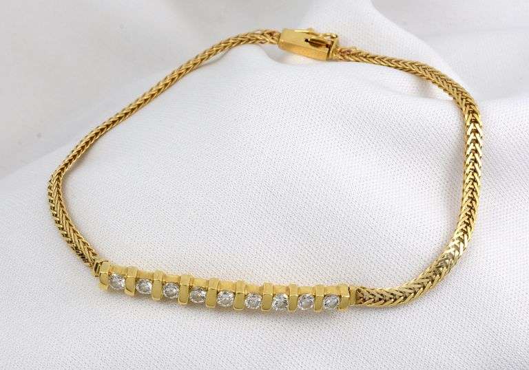 Pretty 1/2 Ct. T. W. Diamond Bracelet