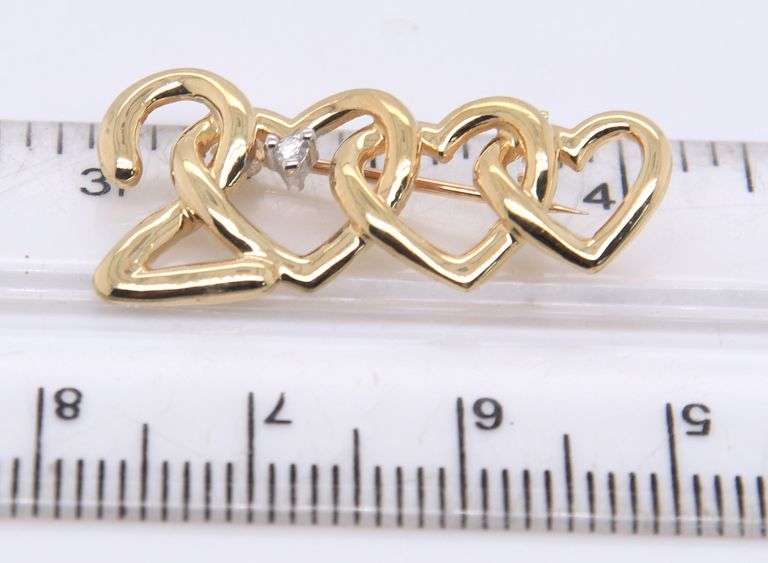 Charming Yellow Gold 2000 Brooch