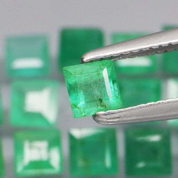 Collectors 3.18ct real Colombian Emerald 18 piece set