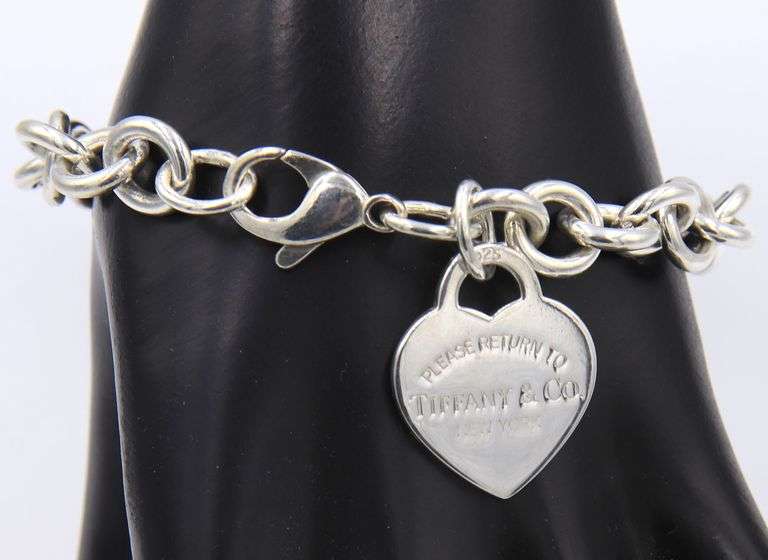 Trendy Tiffany & Co Heart Tag Charm Bracelet in Sterling Silver