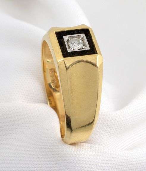 Attractive 14K Man's Diamond Ring