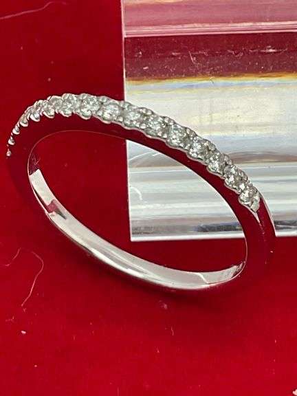 LADIES 14K WHITE GOLD AND LAB GROWN DIAMOND BAND