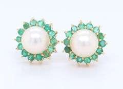 Elegant 6.5mm Pearl and Emerald Halo Earrings in Yellow Gold