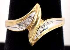Cute Diamond Ring in Yellow Gold