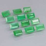 Vivid! Top green 2.91ct Colombian Emerald set