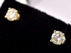 Gorgeous Diamond Stud Earring In 14K Yellow Gold