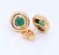 Charming 18kt Bezel Set Emerald Stud Earrings