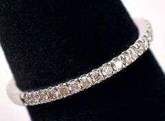 Splendid 14K White Gold Diamond Band Ring