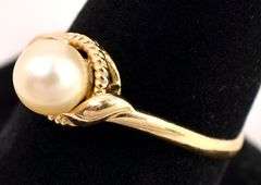 Dazzling Pearl Ring in 14K Yellow Gold