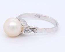 Vintage White Gold 8.5mm Pearl and Diamond Ring