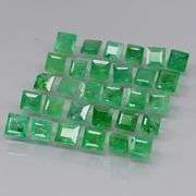 Gorgeous green 2.94ct Colombian Emerald set