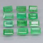 Vivid! Top green 2.91ct Colombian Emerald set