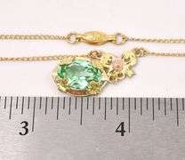 Vintage Beautiful Green Glass Pendant Necklace in Yellow Gold
