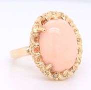 Gorgeous Yellow Gold Coral Cab Ring
