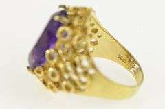14K Yellow Gold Oval Amethyst Circle Pattern Geometric Ring