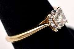 Gorgeous Diamond Ring in Yellow Gold