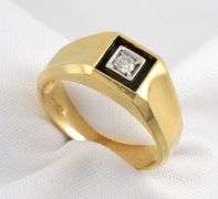 Attractive 14K Man's Diamond Ring