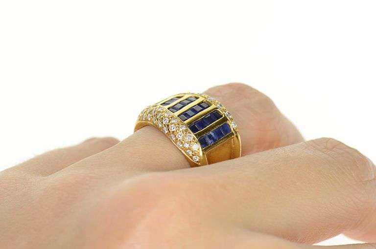 18K Yellow Gold 1.46 Ctw Graduated Princess Sapphire Diamond Ring