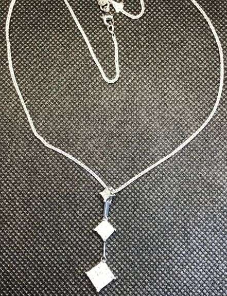 STYLISH AND ELEGANT 14K WHITE GOLD PRINCESS CUT TRIPLE SQUARE DIAMOND NECKLACE