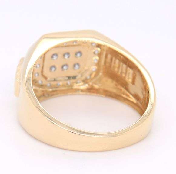 Gent's Yellow Gold approximate 0.70ctw Diamond Ring