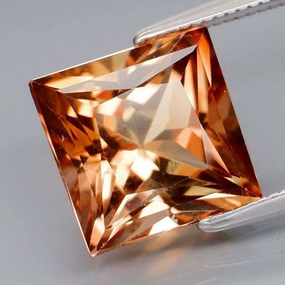 Sparkling 5.30ct champagne Topaz