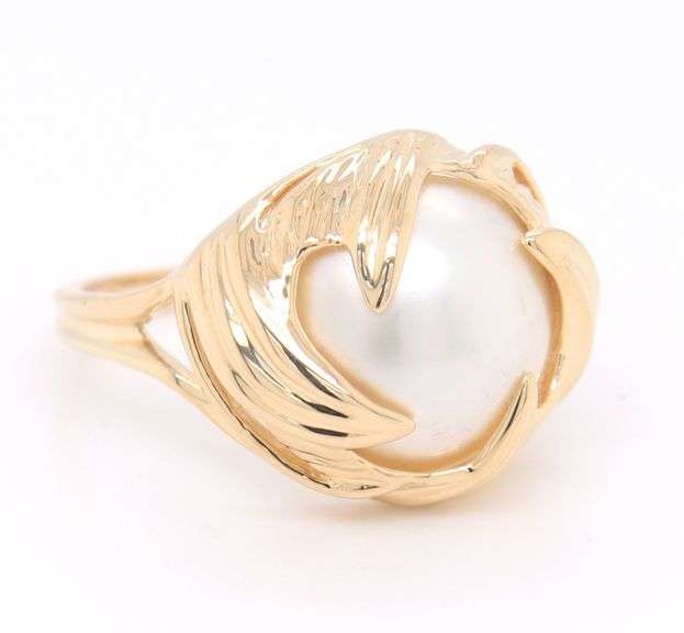 Fantastic Yellow Gold Mabe Pearl Ring