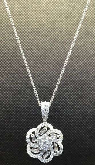 GORGEOUS AND ELEGANT 18K WHITE GOLD FLORAL DESIGN DIAMOND PENDANT NECKLACE