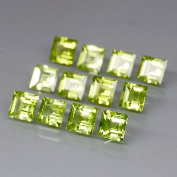 Princess cut unheated! 4.55ct Peridot set