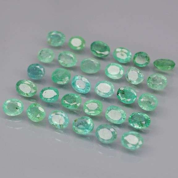 Vivid! Top green 5.87ct Colombian Emerald set