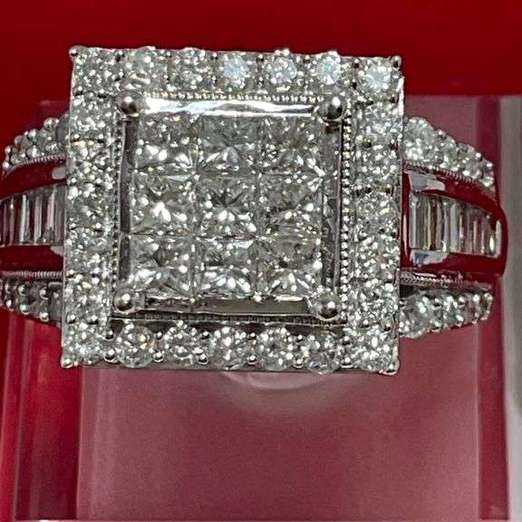 CERTIFIED 14K WHITE GOLD AND DIAMOND RING. 2.50 CARATS