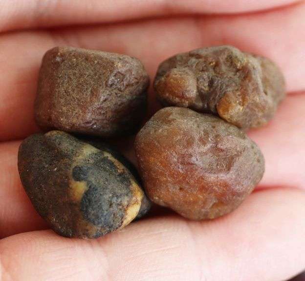 Large set! 152ct uncut golden Star Sapphire