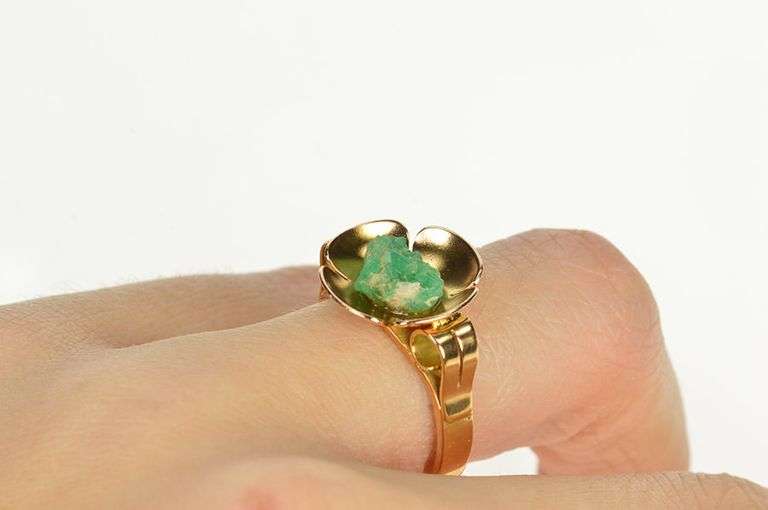 14K Yellow Gold Retro Ornate Raw Emerald Floral Motif Statement Ring