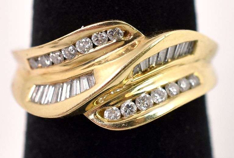 Stunning Diamond Band Ring in 14K Yellow Gold