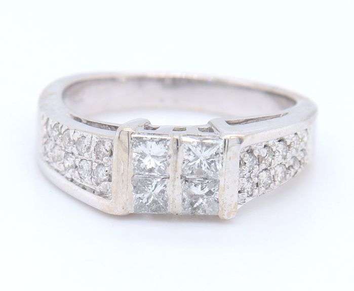 Divine White Gold Princess and Round Cut Diamond Ring