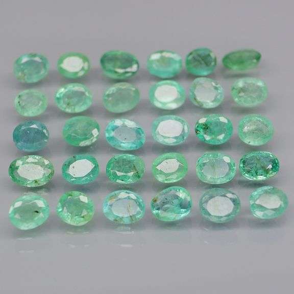 Vivid! Top green 5.87ct Colombian Emerald set